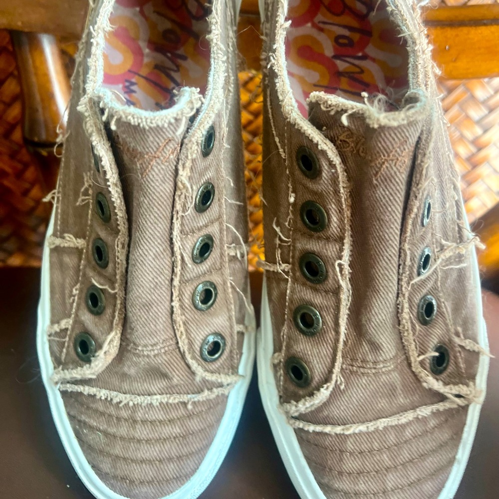 Blowfish Malibu Play Slip-on Sneakers size 8 women